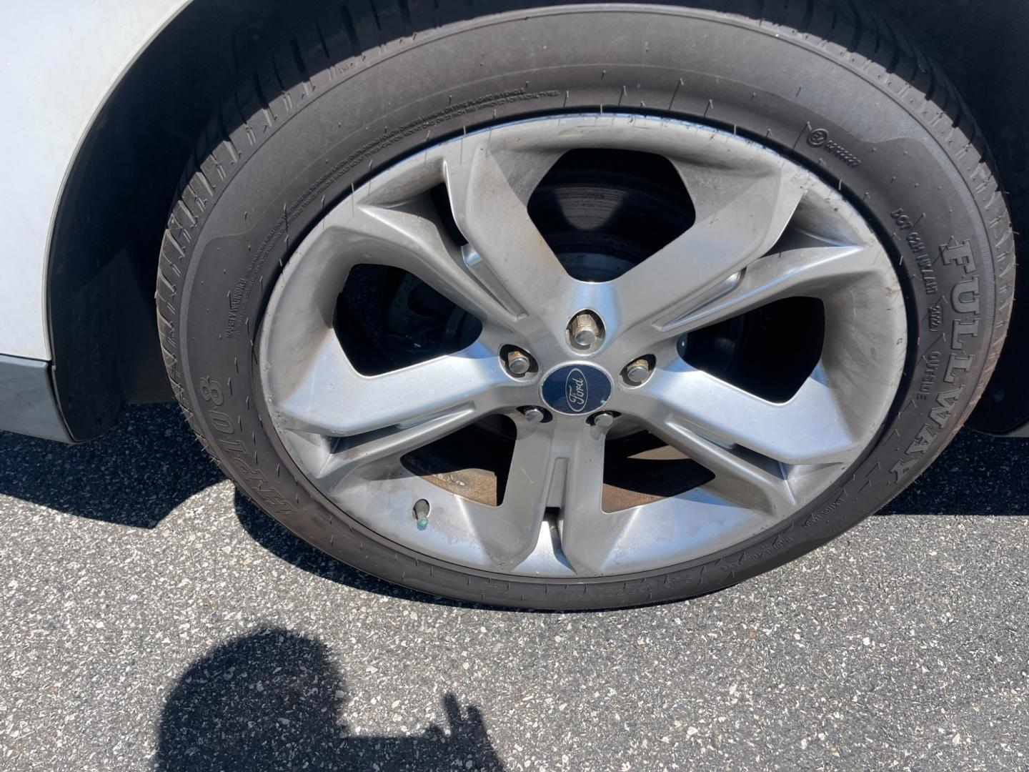 2010 White /Black Ford Taurus SHO (1FAHP2KT3AG) with an 3.5L V6 DOHC 24V TWIN TURBO engine, 6-Speed Automatic transmission, located at 11115 Chardon Rd. , Chardon, OH, 44024, (440) 214-9705, 41.580246, -81.241943 - This 2010 Ford Taurus SHO AWD is a high-performance variant of the Taurus sedan, powered by a potent 3.5L EcoBoost V6 engine that produces 365 hp and enables a 0-60 mph time of 5.2 seconds. It features an advanced AWD system, a 6-speed automatic transmission, and the SHO Performance Package. Notable - Photo#13